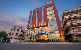 Fabhotel The Royal Suites - Nr Gopalan Innovation Mall